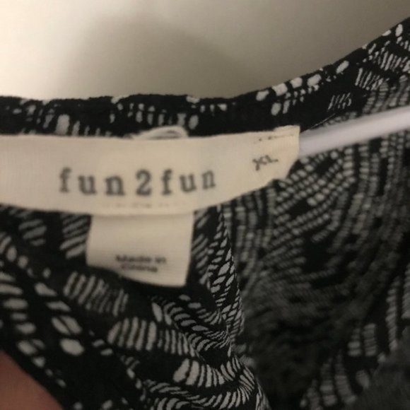 fun2fun Black & White Pattern Ruffle Neck/… - Picture 4 of 6